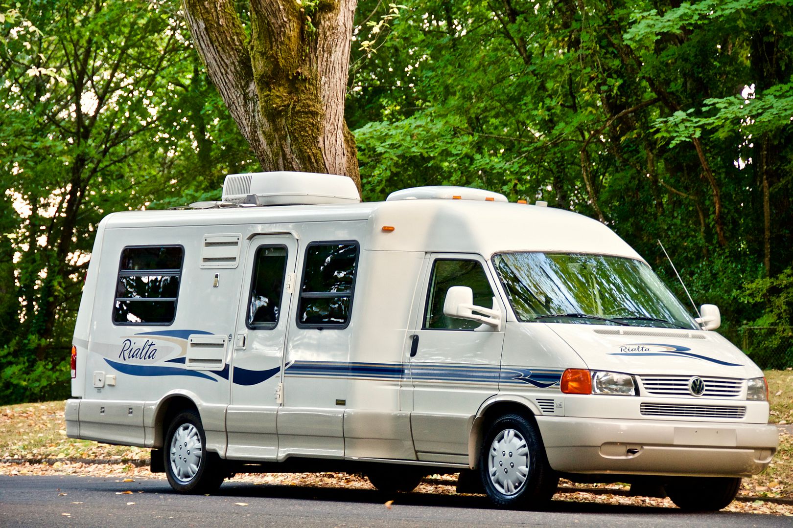 2004 Winnebago Rialta 22HD